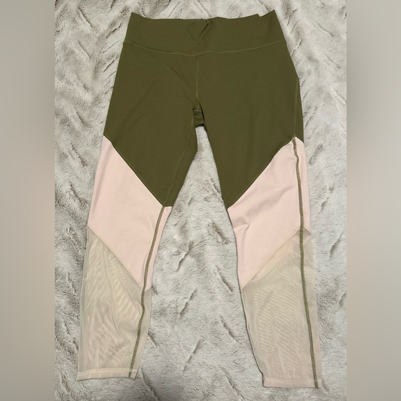 Fabletics Colorblock Fitnesshold High-Waisted 7/8 Leggings - Picture 2 of 15